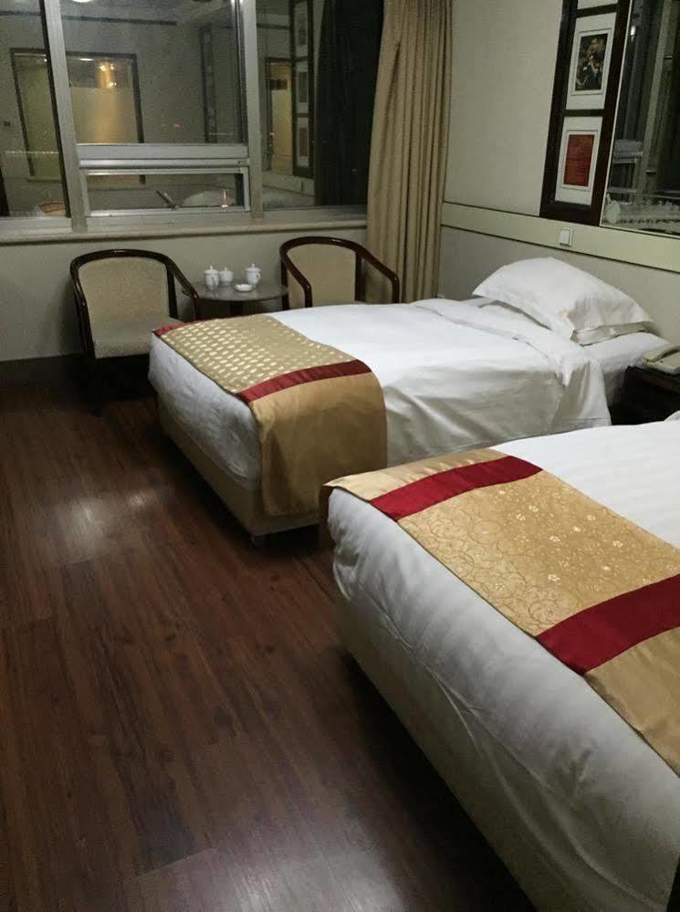 Jinan Yuquan Simpson Hotel Exterior photo