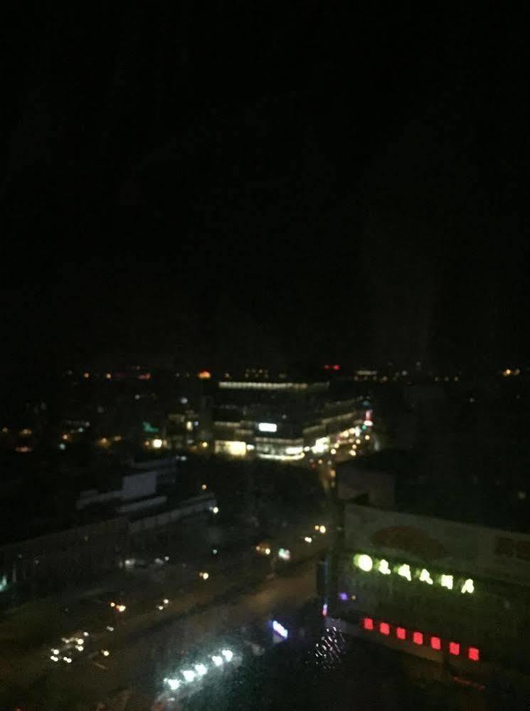 Jinan Yuquan Simpson Hotel Exterior photo
